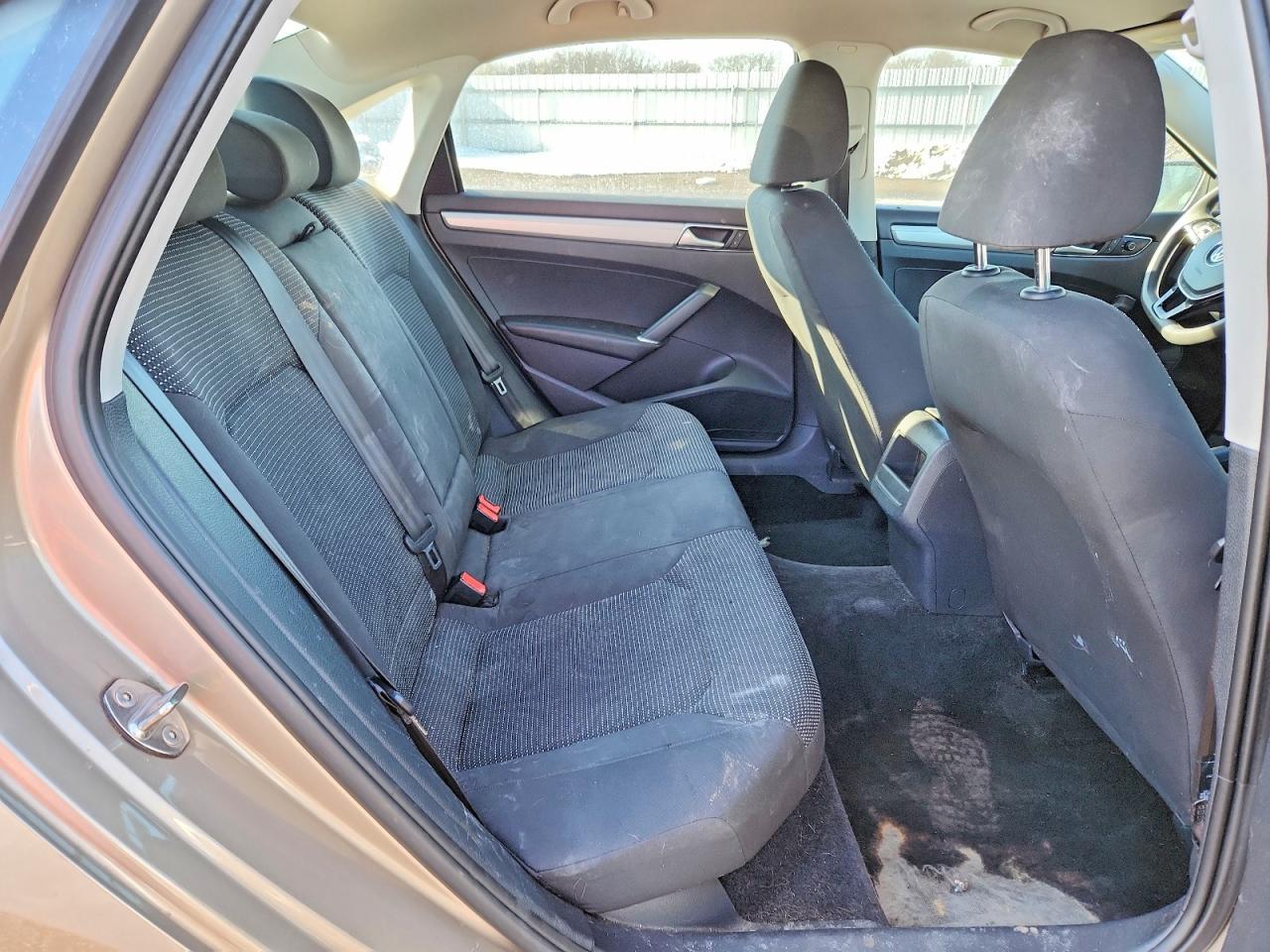 2016 VOLKSWAGEN Passat
