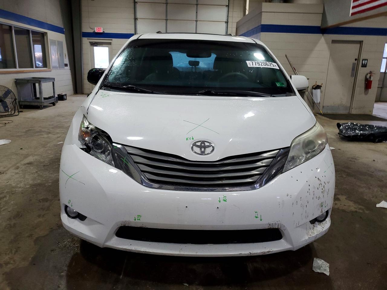 2012 TOYOTA SIENNA