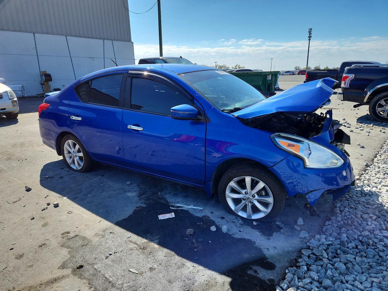 2015 NISSAN VERSA