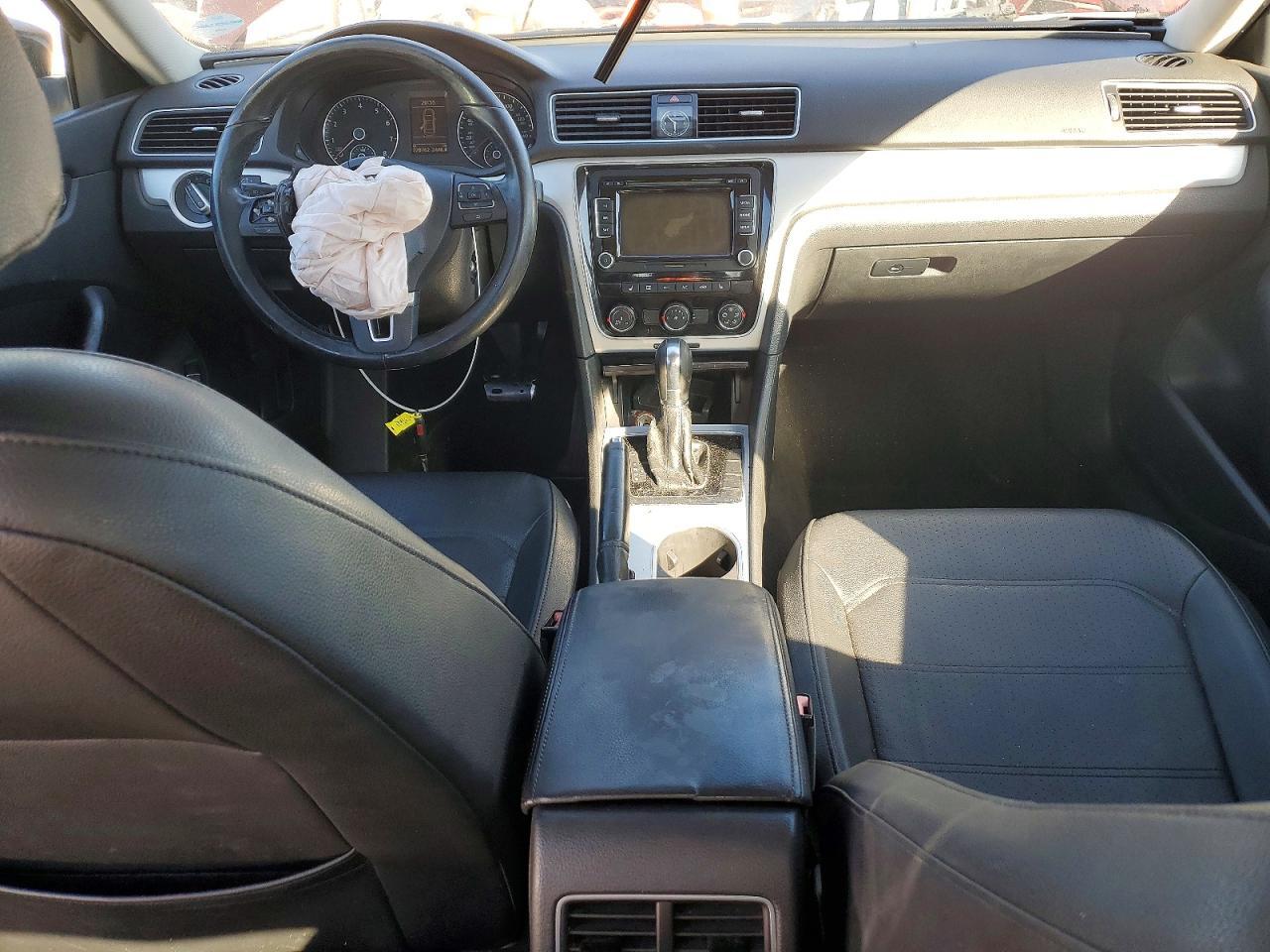 2013 VOLKSWAGEN Passat