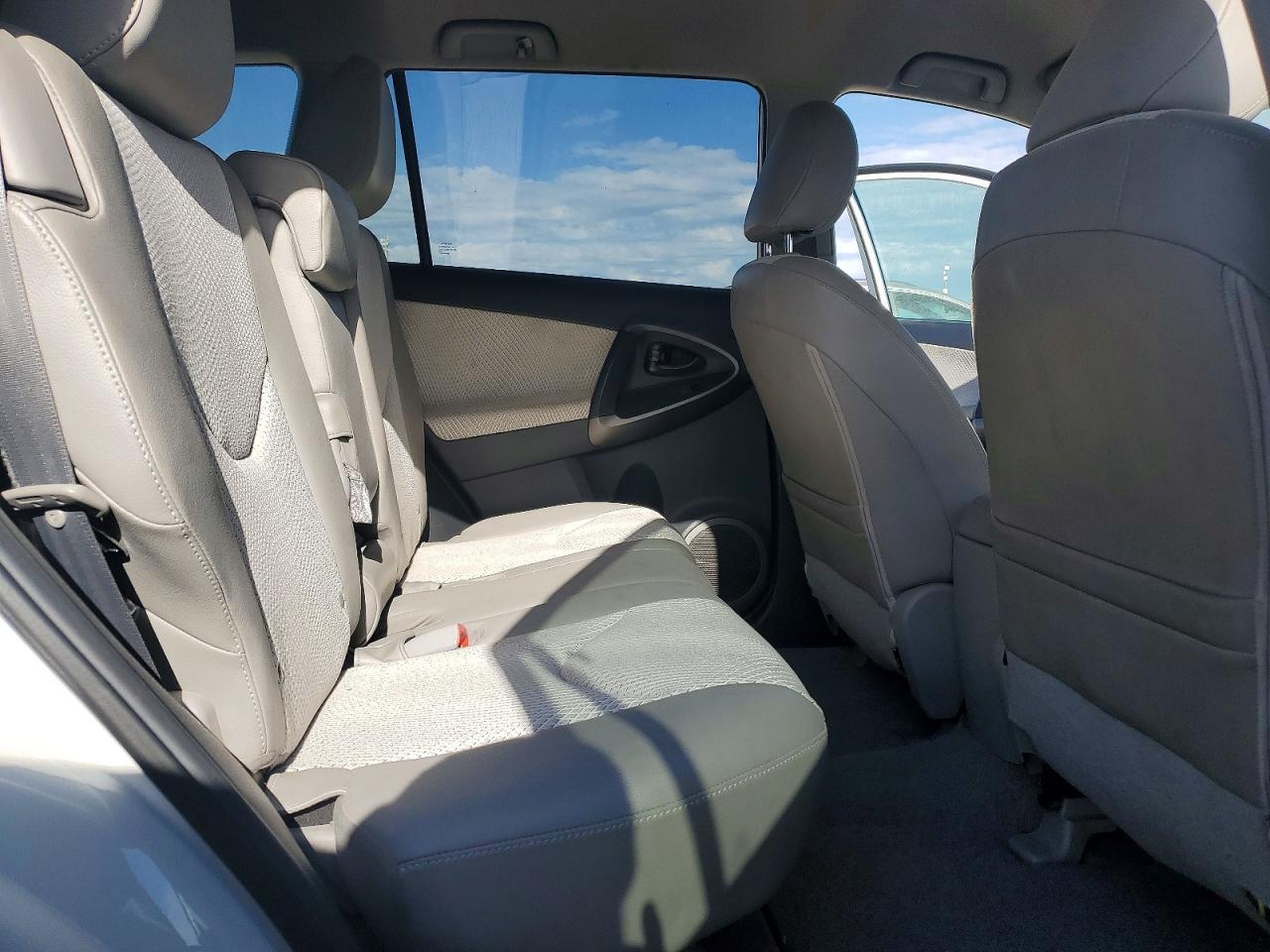 2013 TOYOTA RAV4