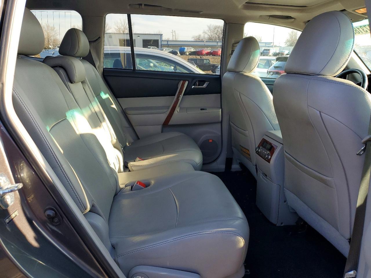 2013 TOYOTA HIGHLANDER