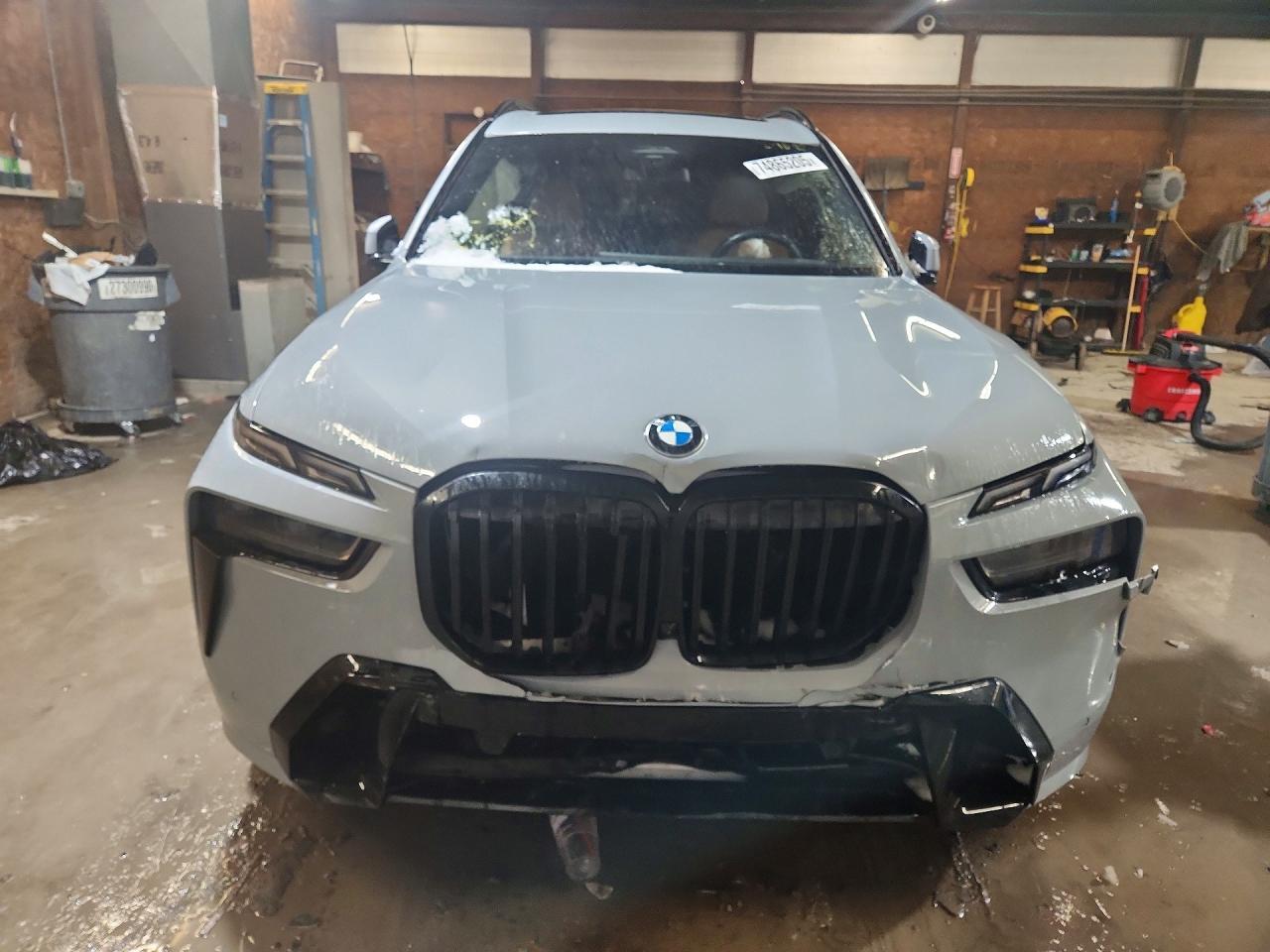 2023 BMW X7