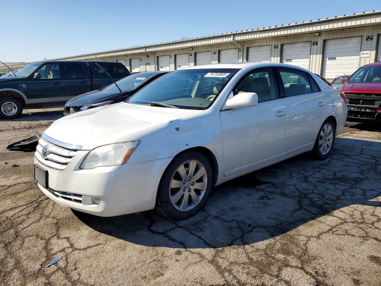 2005 TOYOTA Avalon