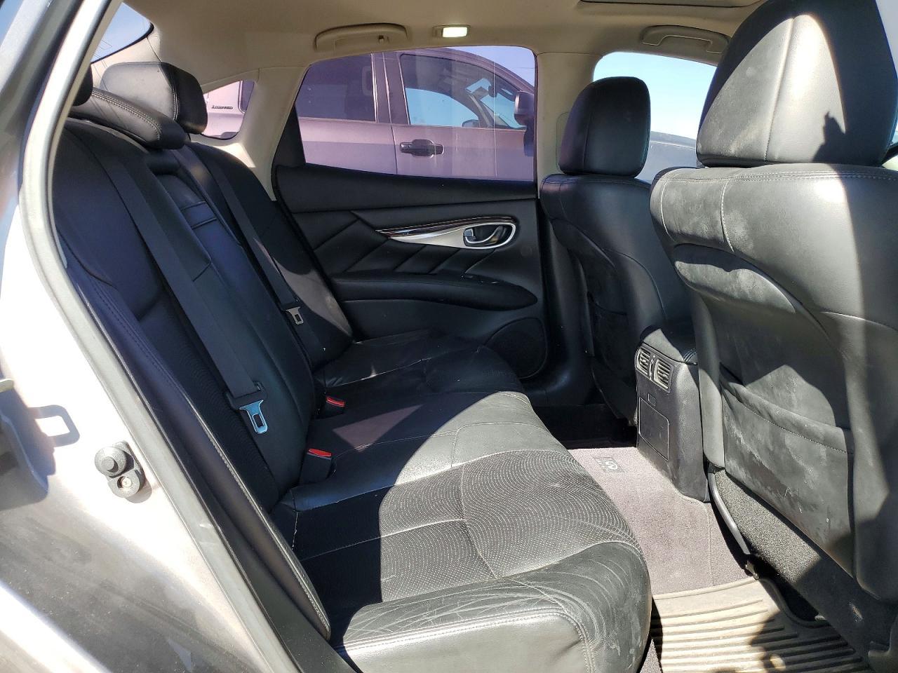 2013 INFINITI M37