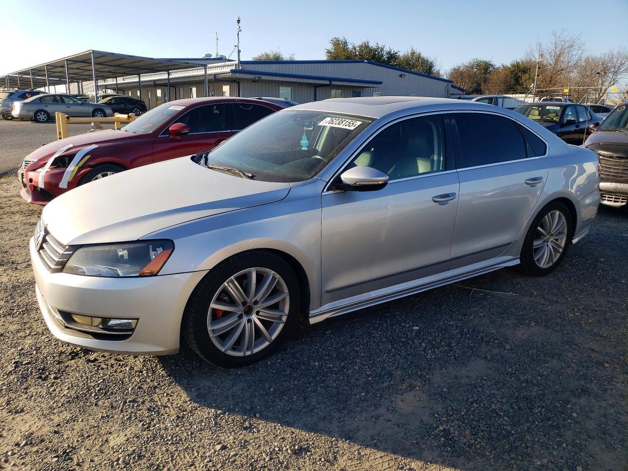 2012 VOLKSWAGEN Passat