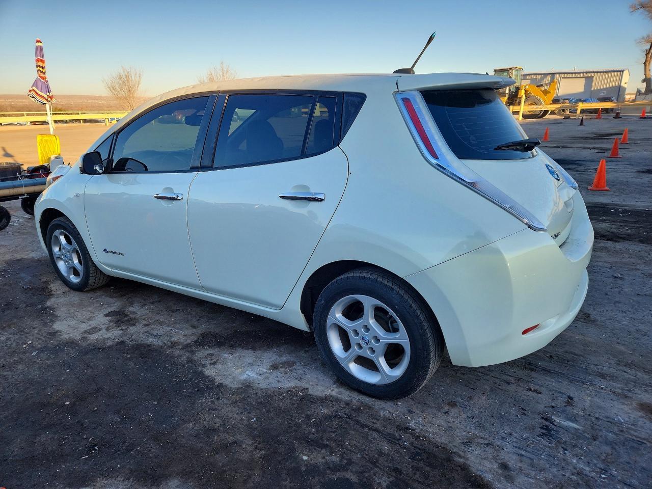 2011 NISSAN LEAF