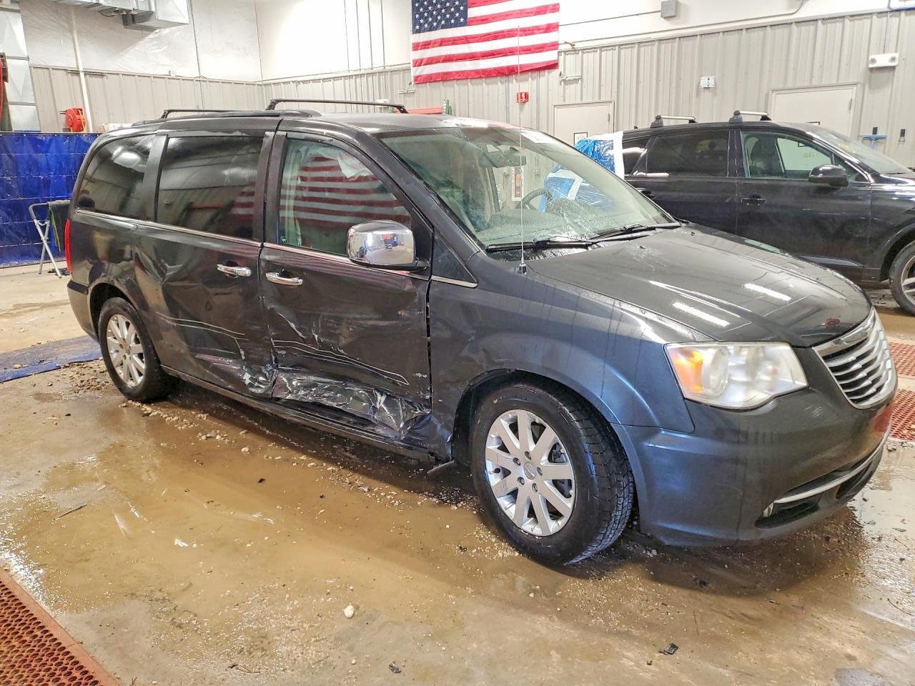 2012 CHRYSLER Town & Country