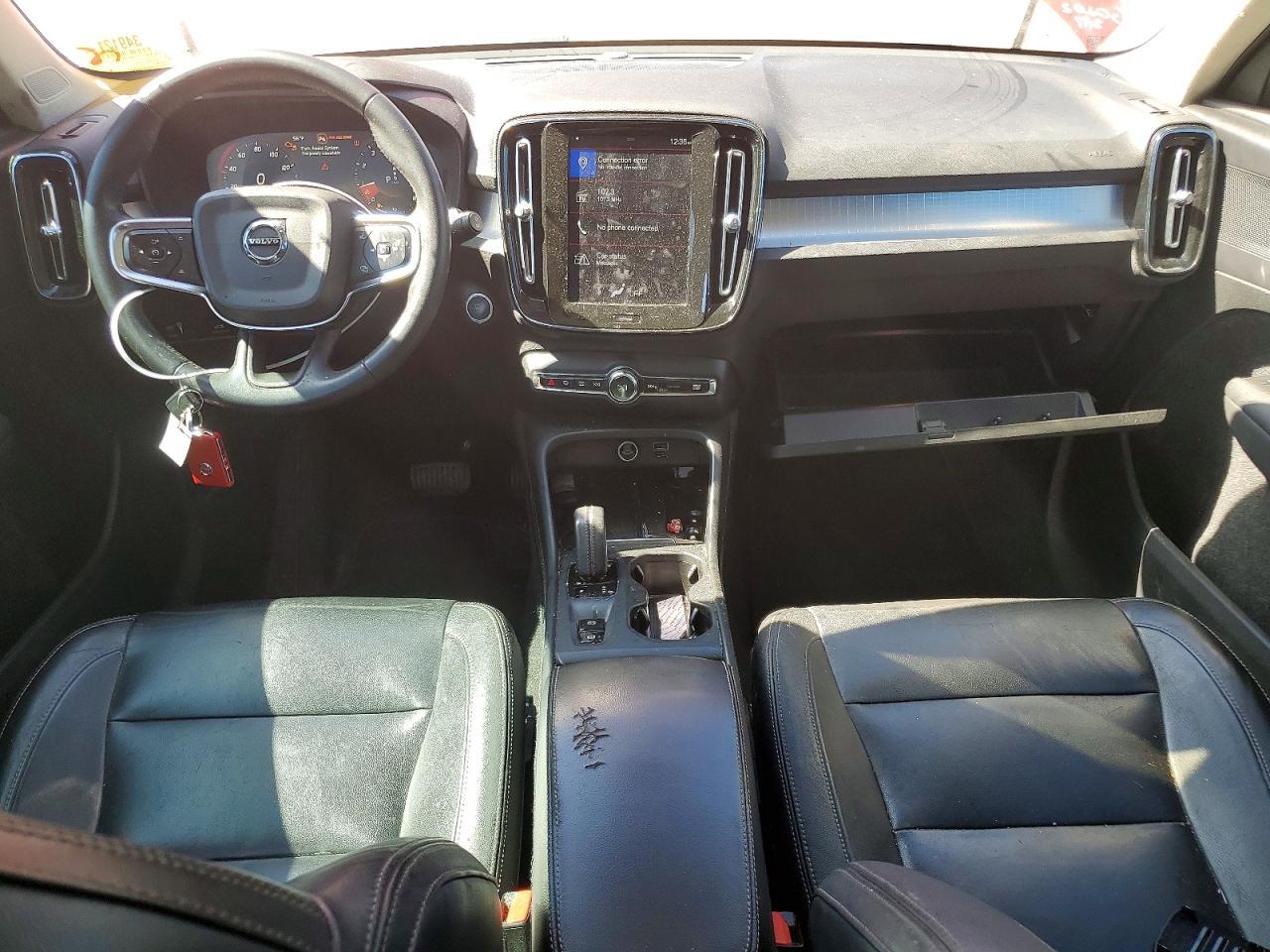 2020 VOLVO XC40
