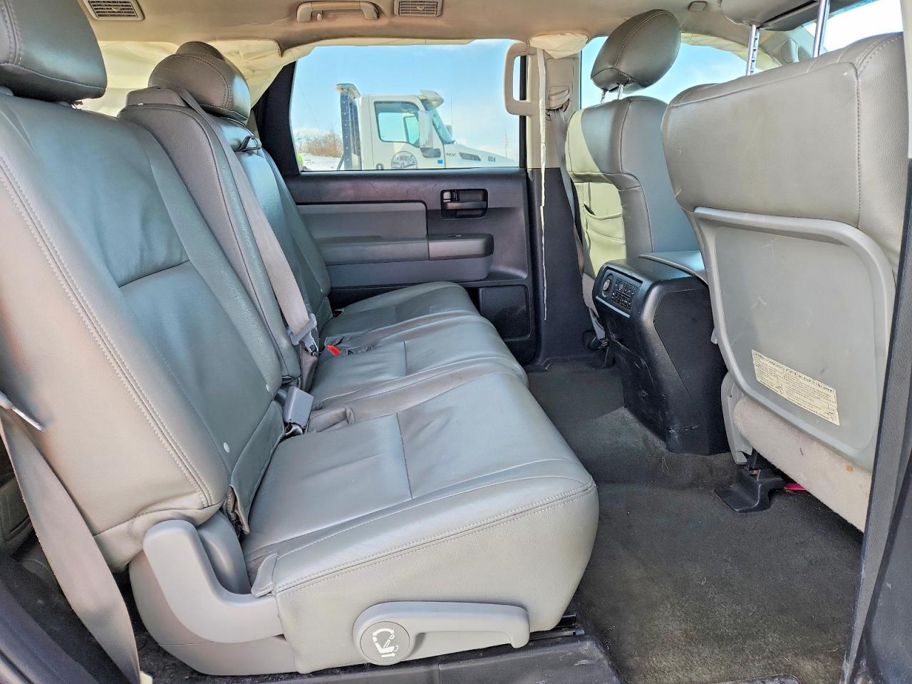2013 TOYOTA Sequoia