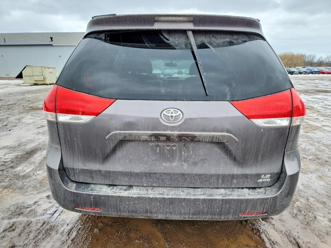 2011 TOYOTA SIENNA
