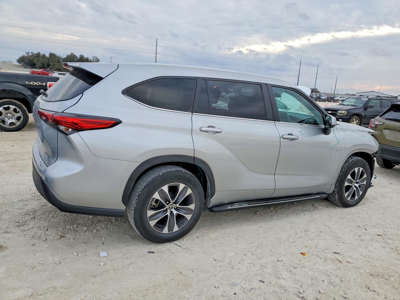 2023 TOYOTA HIGHLANDER