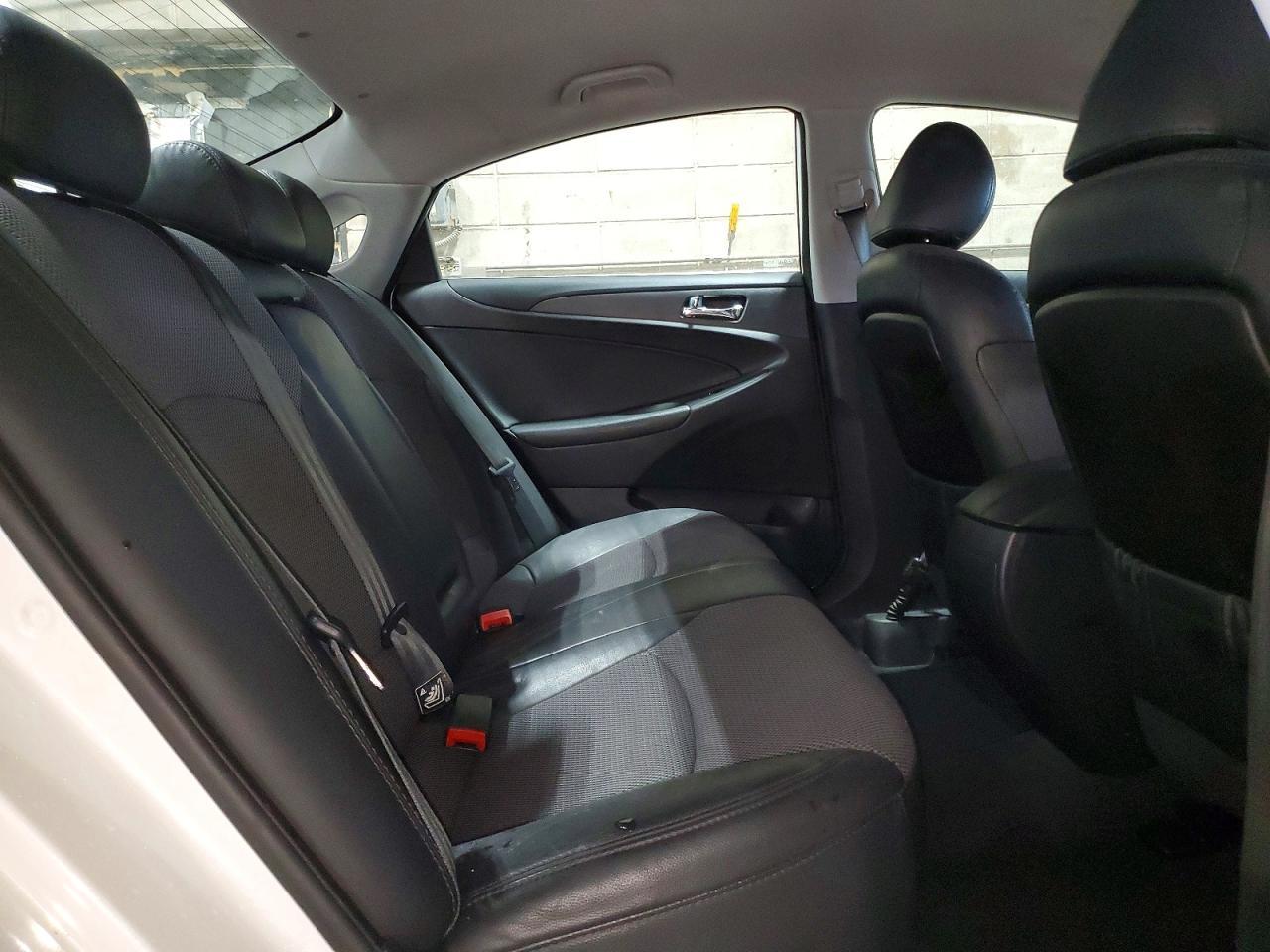 2011 HYUNDAI SONATA