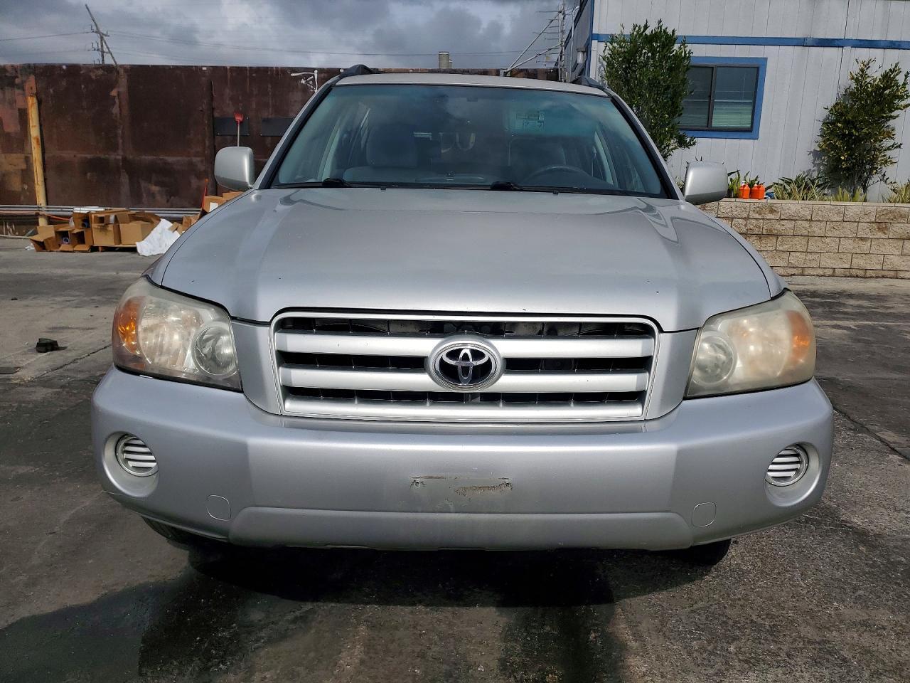 2005 TOYOTA HIGHLANDER
