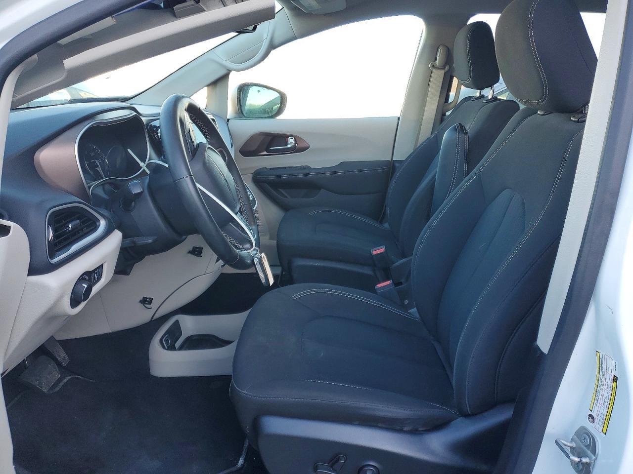 2023 CHRYSLER Voyager