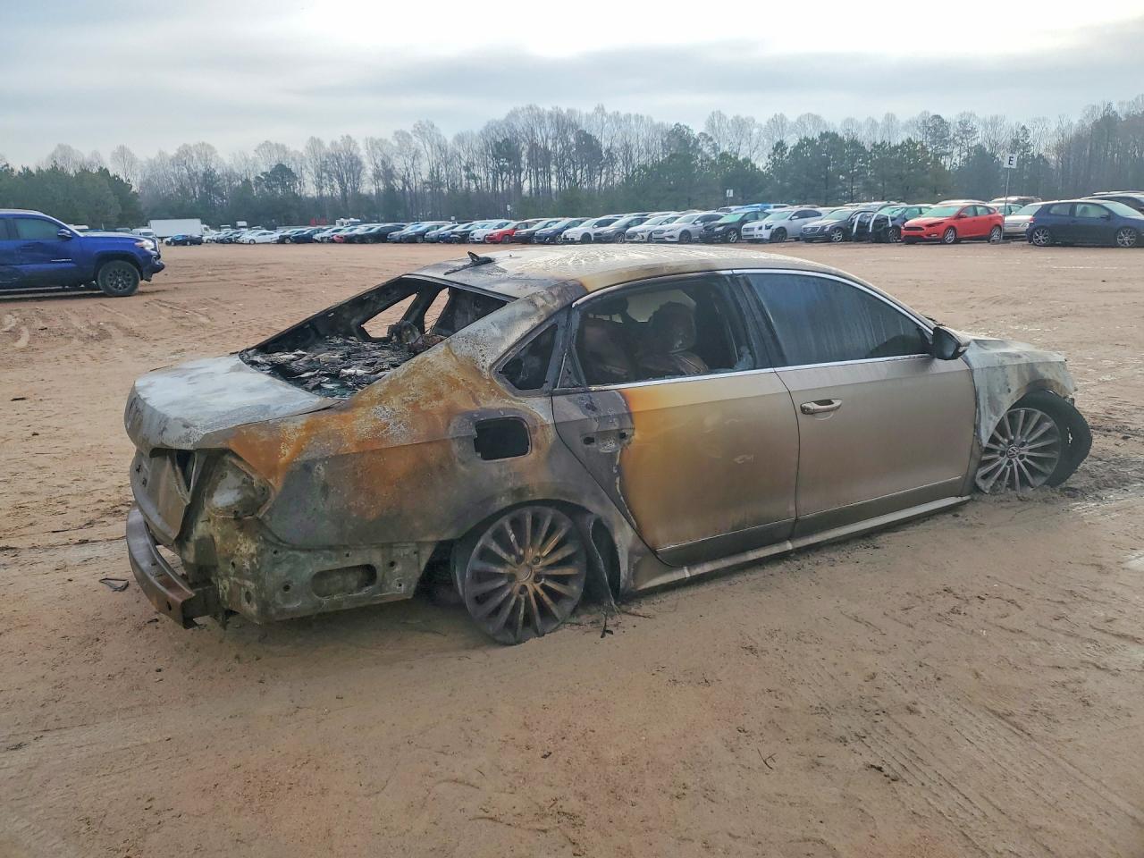 2016 VOLKSWAGEN Passat