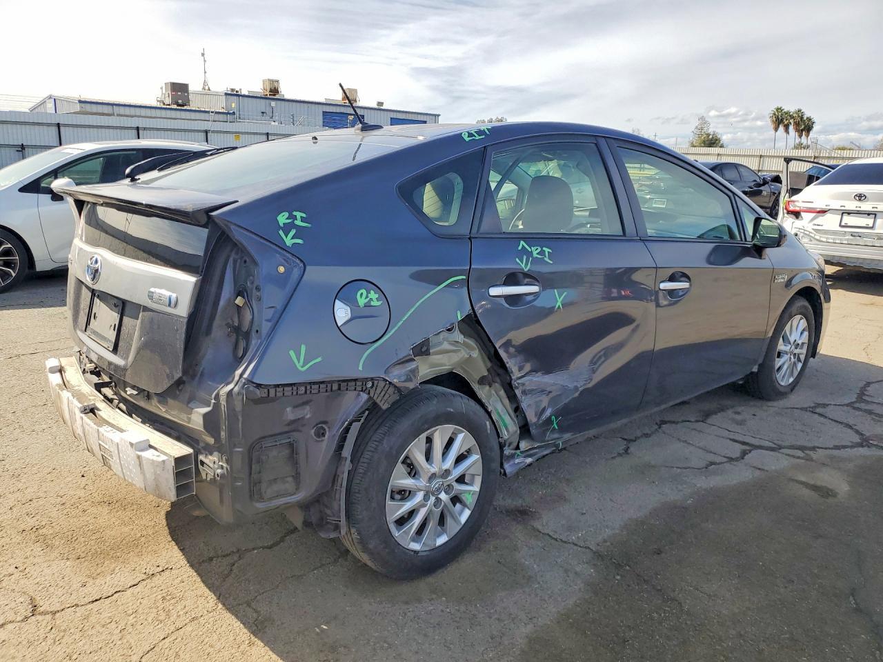 2015 TOYOTA Prius Plug-In