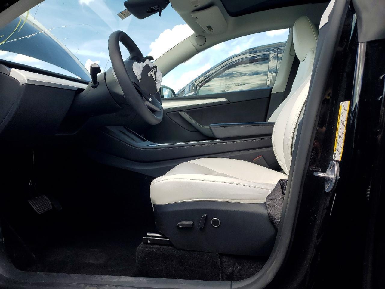 2025 TESLA MODEL Y
