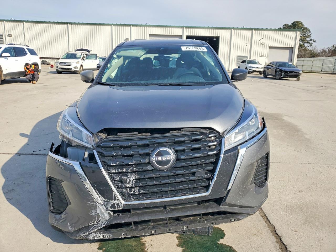 2023 NISSAN KICKS