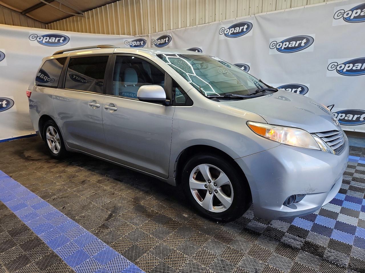 2017 TOYOTA SIENNA