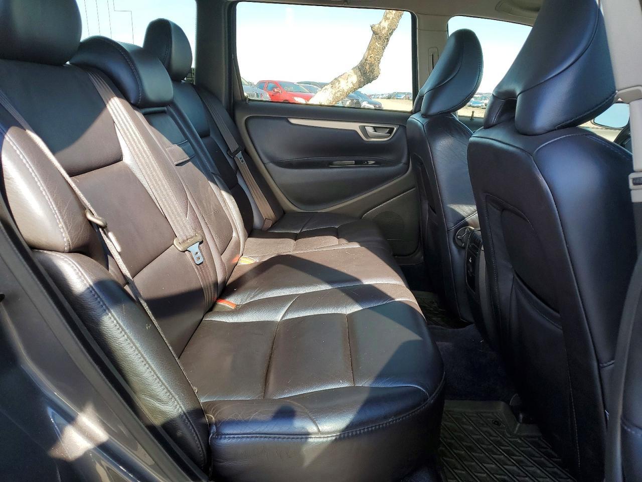 2005 VOLVO V70