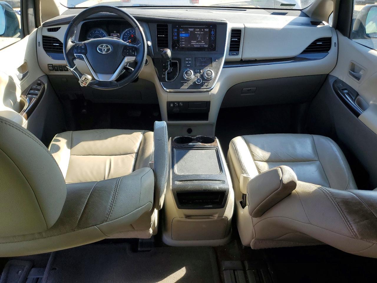 2017 TOYOTA SIENNA