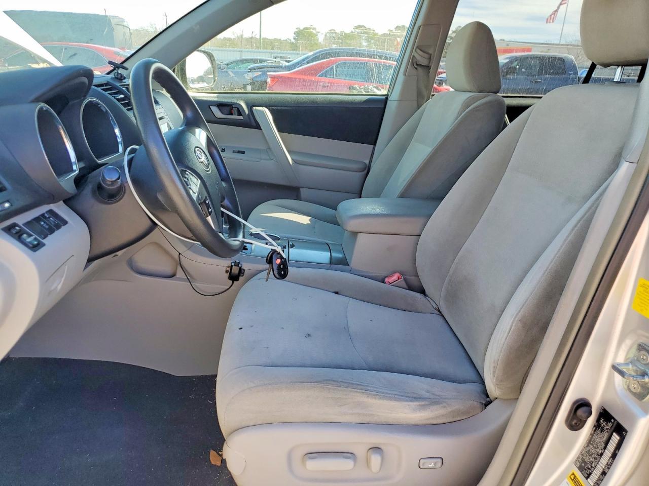 2011 TOYOTA HIGHLANDER