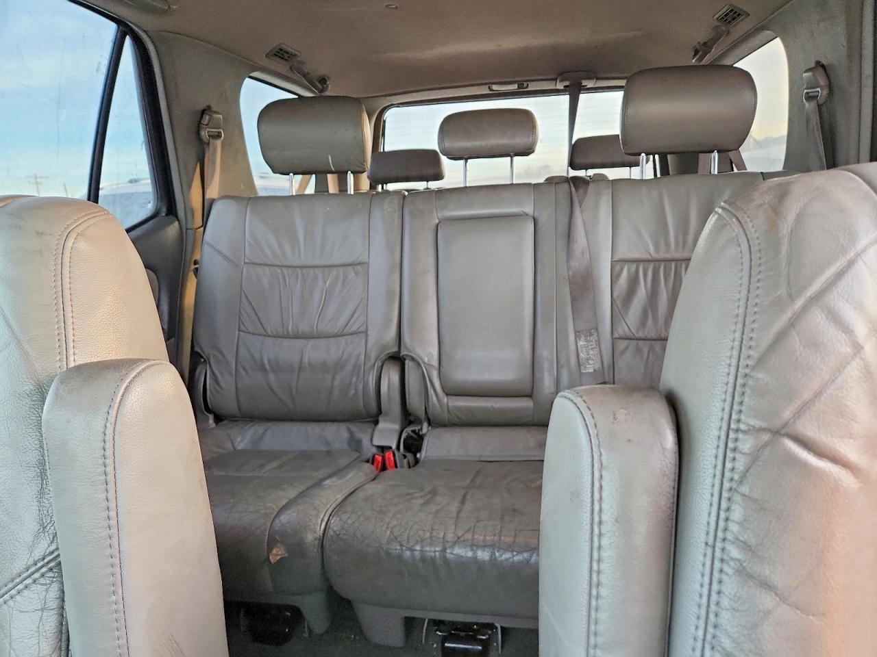 2004 TOYOTA Sequoia