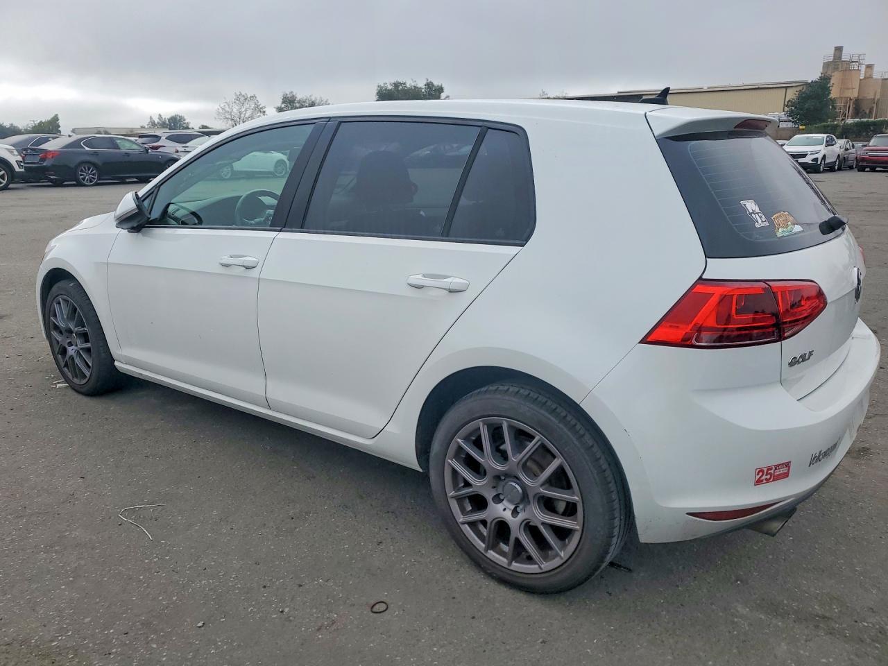 2015 VOLKSWAGEN GOLF