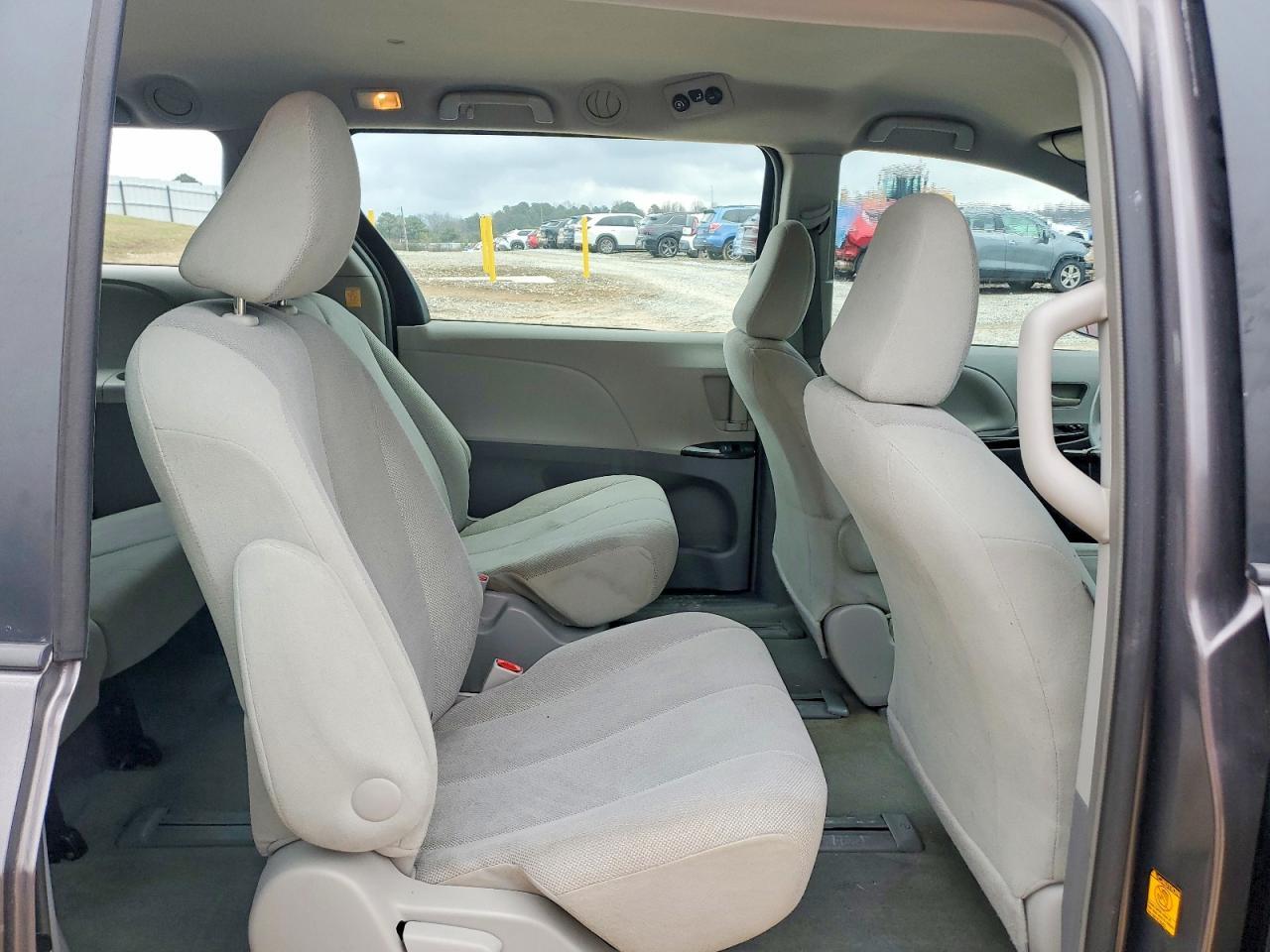 2012 TOYOTA SIENNA