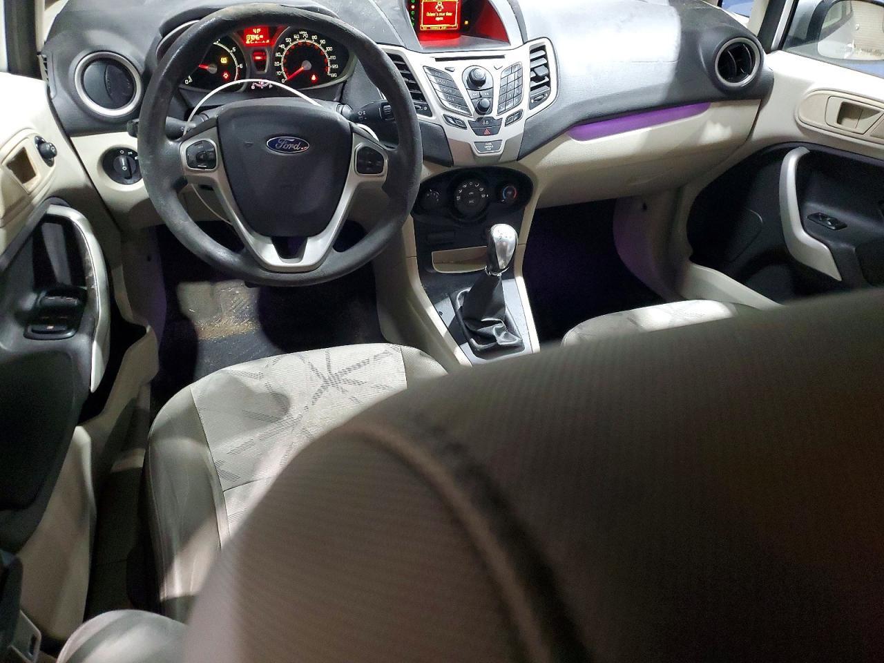 2013 FORD Fiesta
