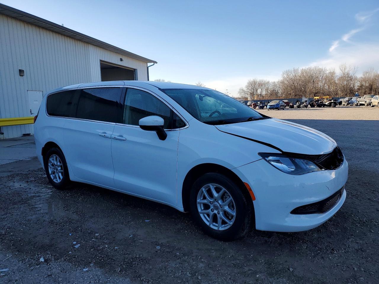 2022 CHRYSLER Voyager
