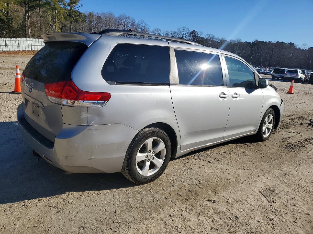2012 TOYOTA SIENNA