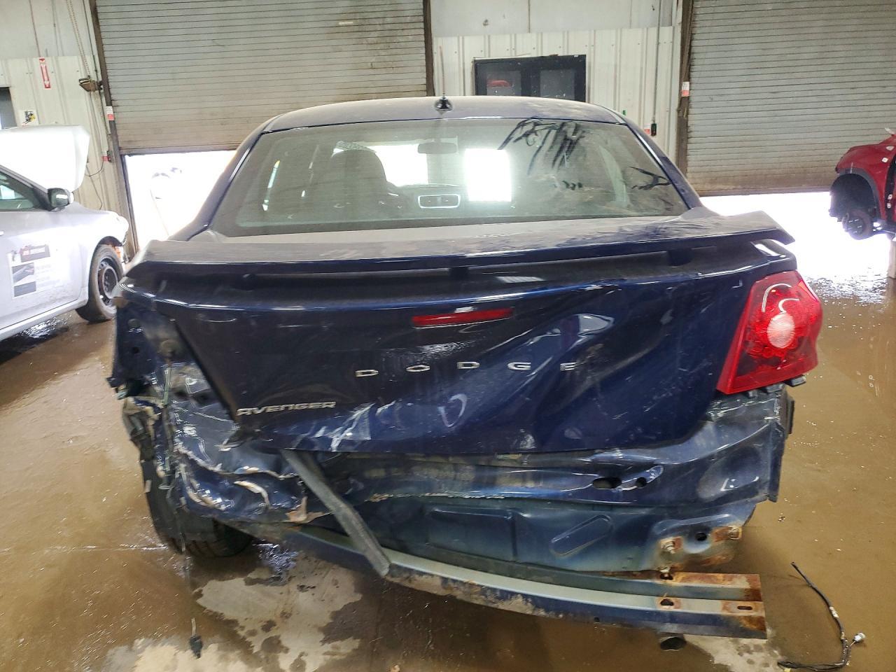 2013 DODGE Avenger