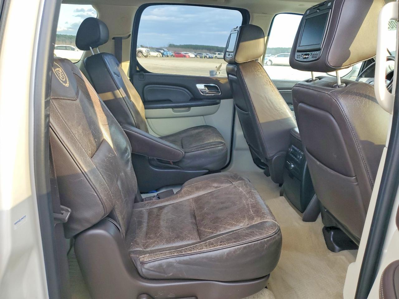 2010 CADILLAC Escalade ESV