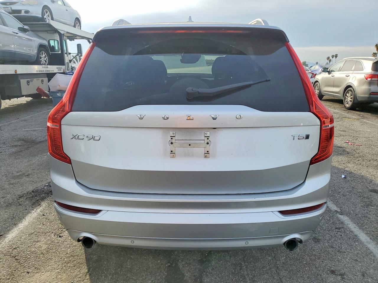 2018 VOLVO XC90
