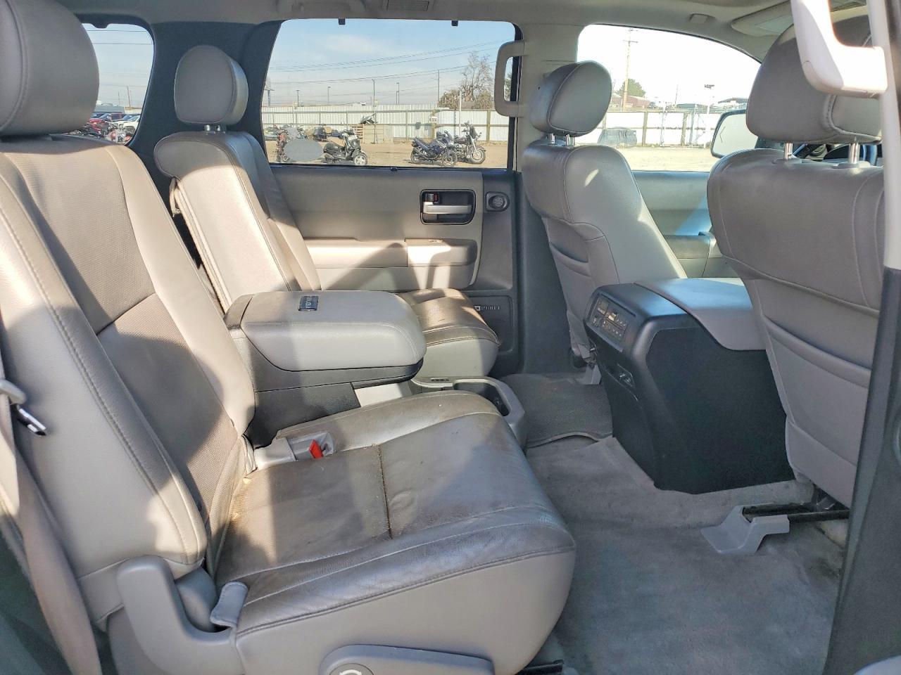 2008 TOYOTA Sequoia