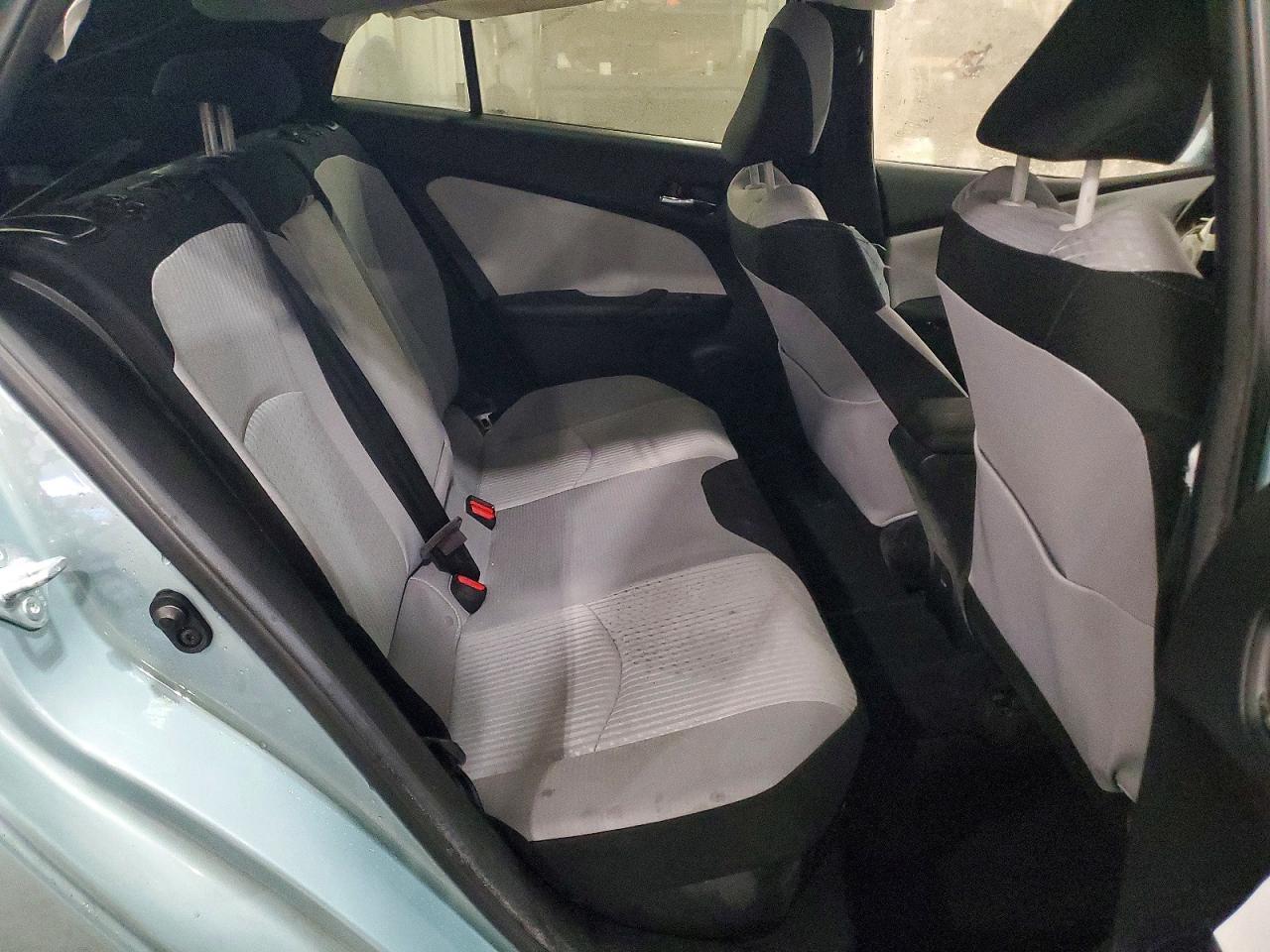 2016 TOYOTA PRIUS