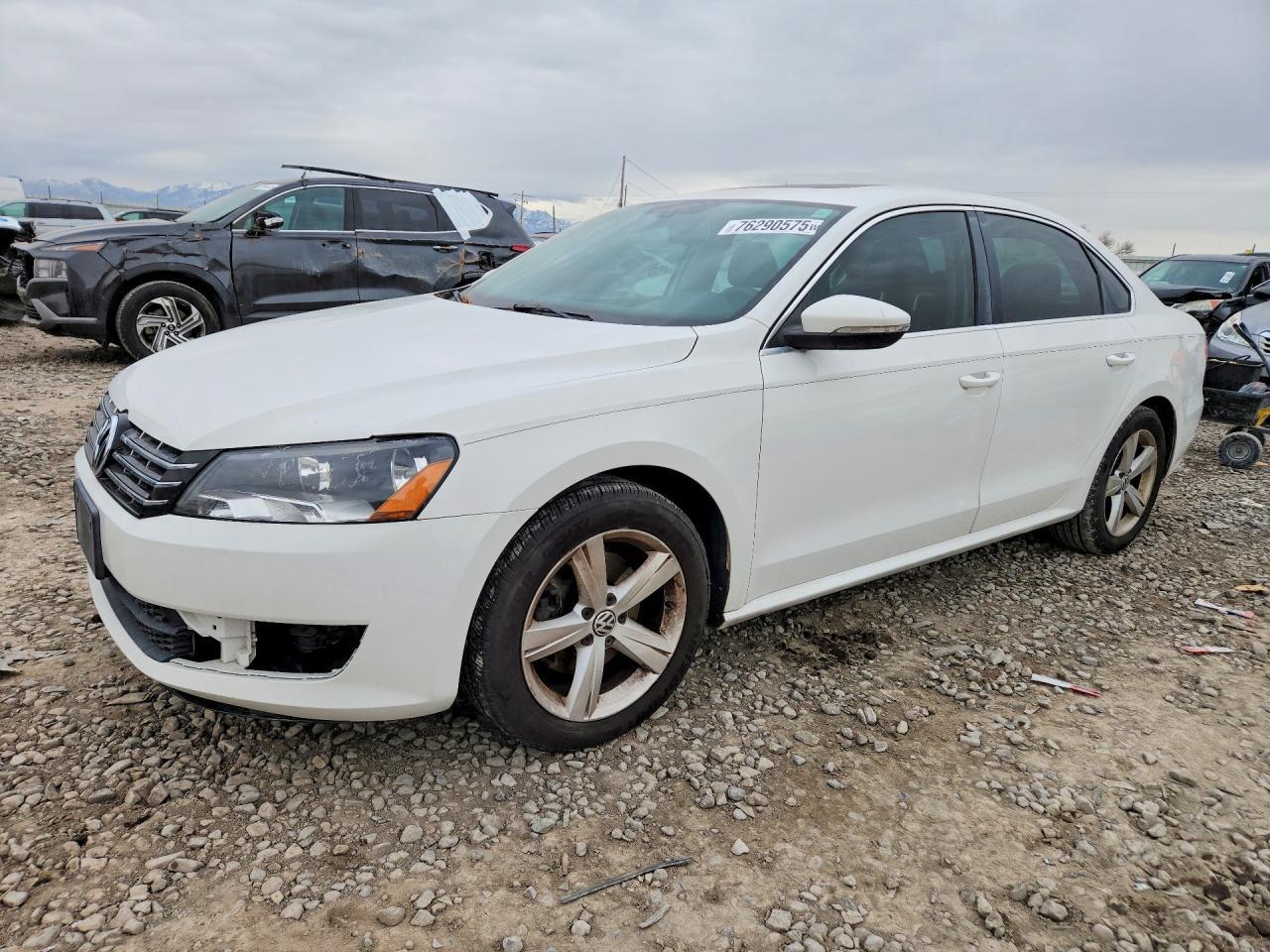 2012 VOLKSWAGEN Passat