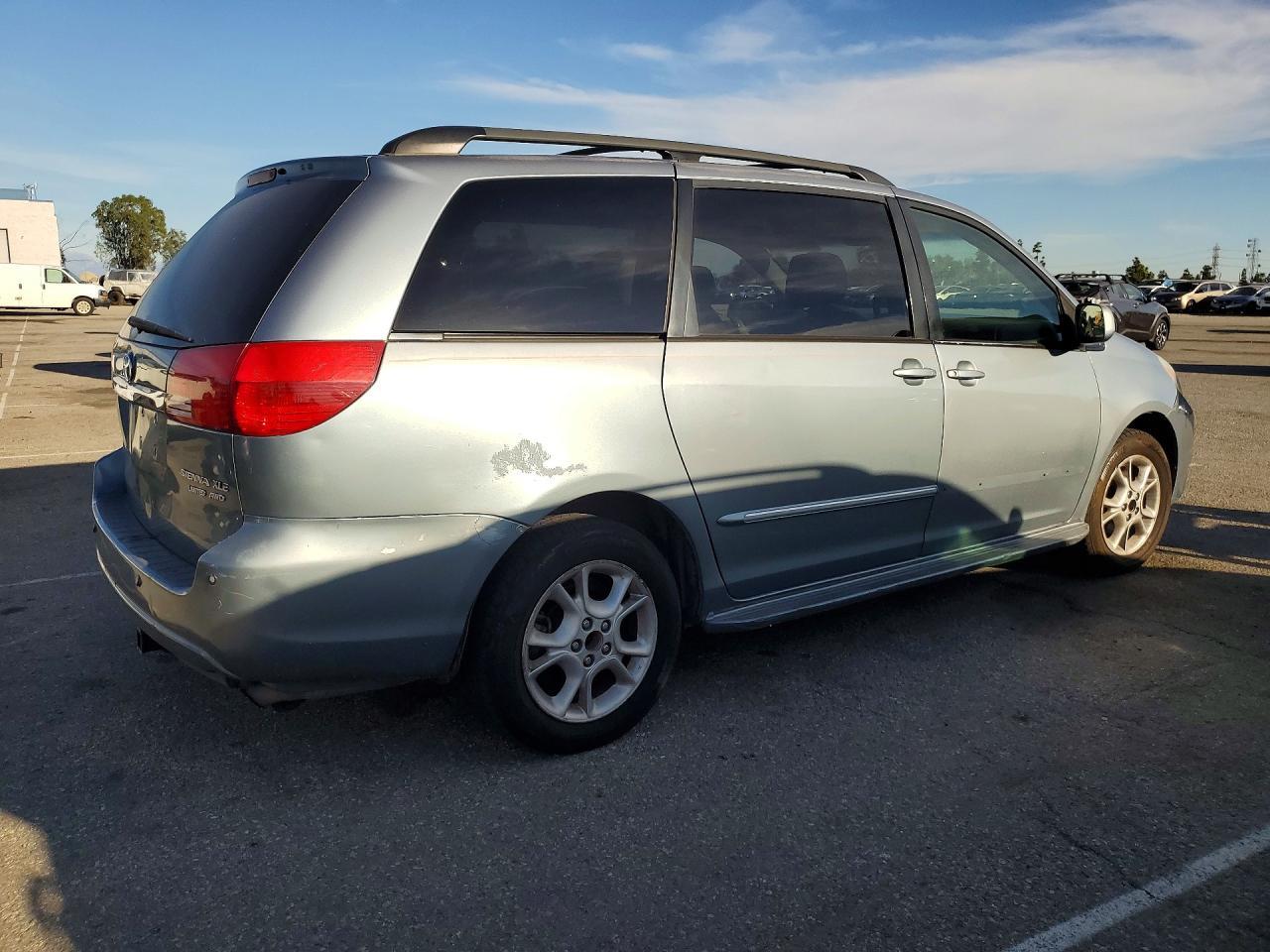 2004 TOYOTA SIENNA