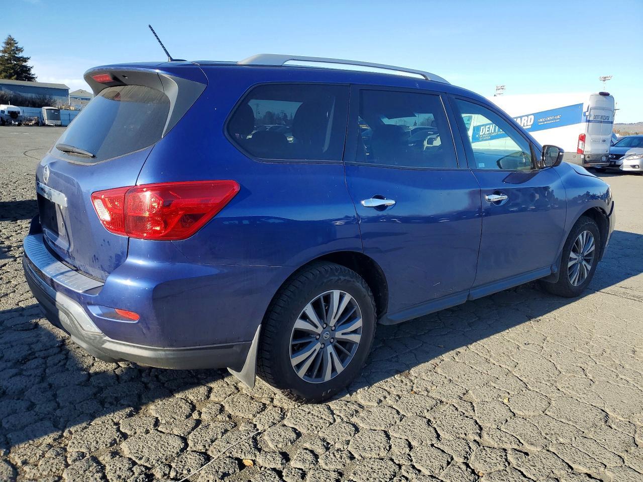 2017 NISSAN PATHFINDER