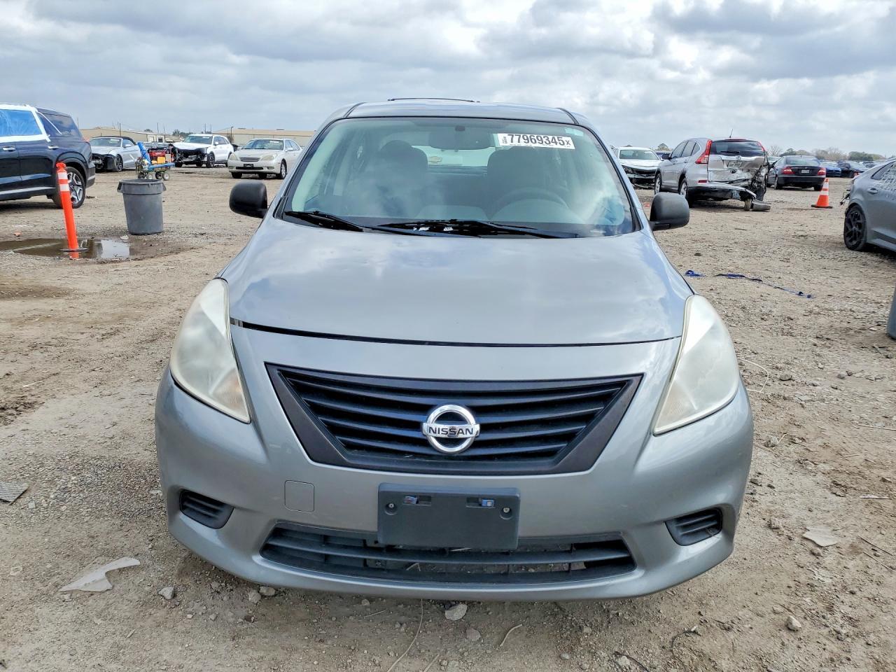 2013 NISSAN VERSA