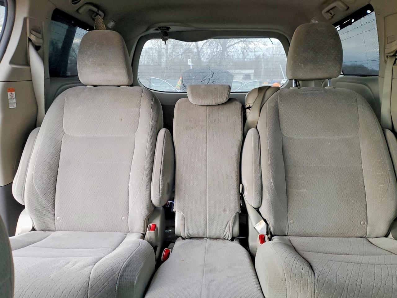 2016 TOYOTA SIENNA