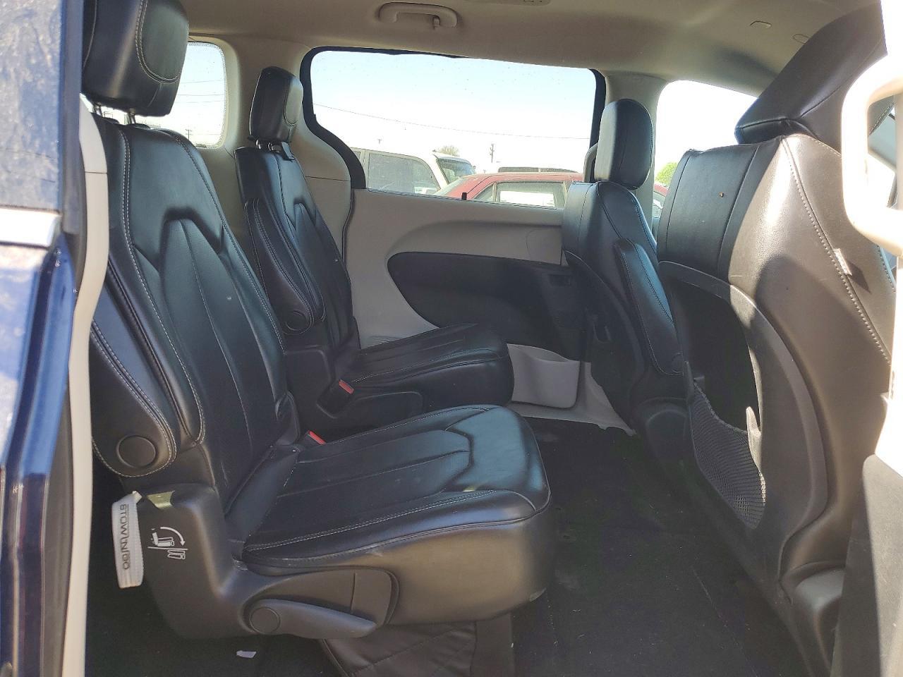 2020 CHRYSLER Voyager
