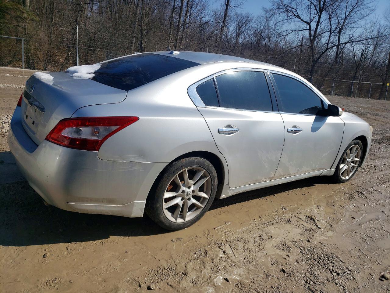 2010 NISSAN Maxima