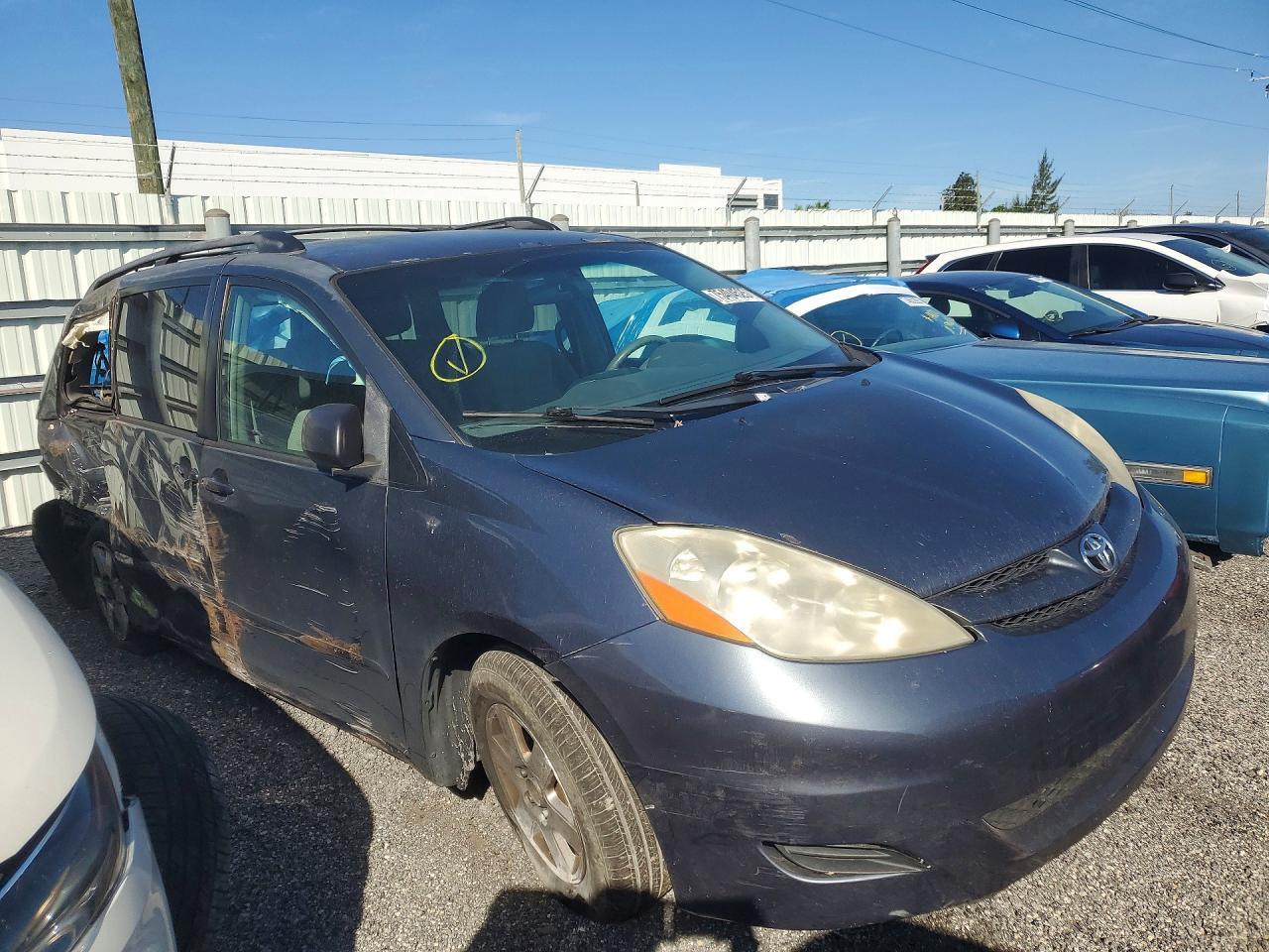 2009 TOYOTA SIENNA