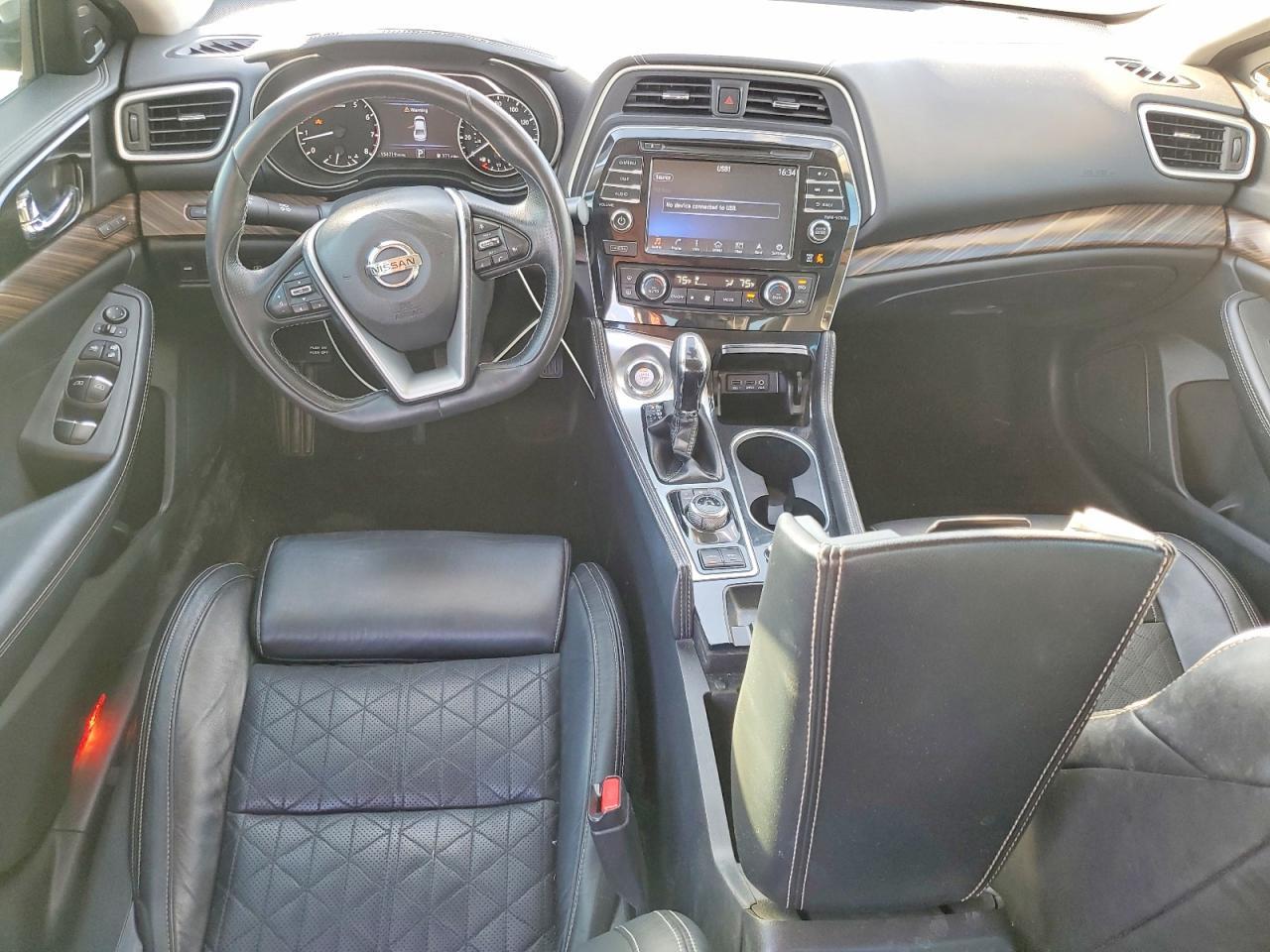 2017 NISSAN Maxima