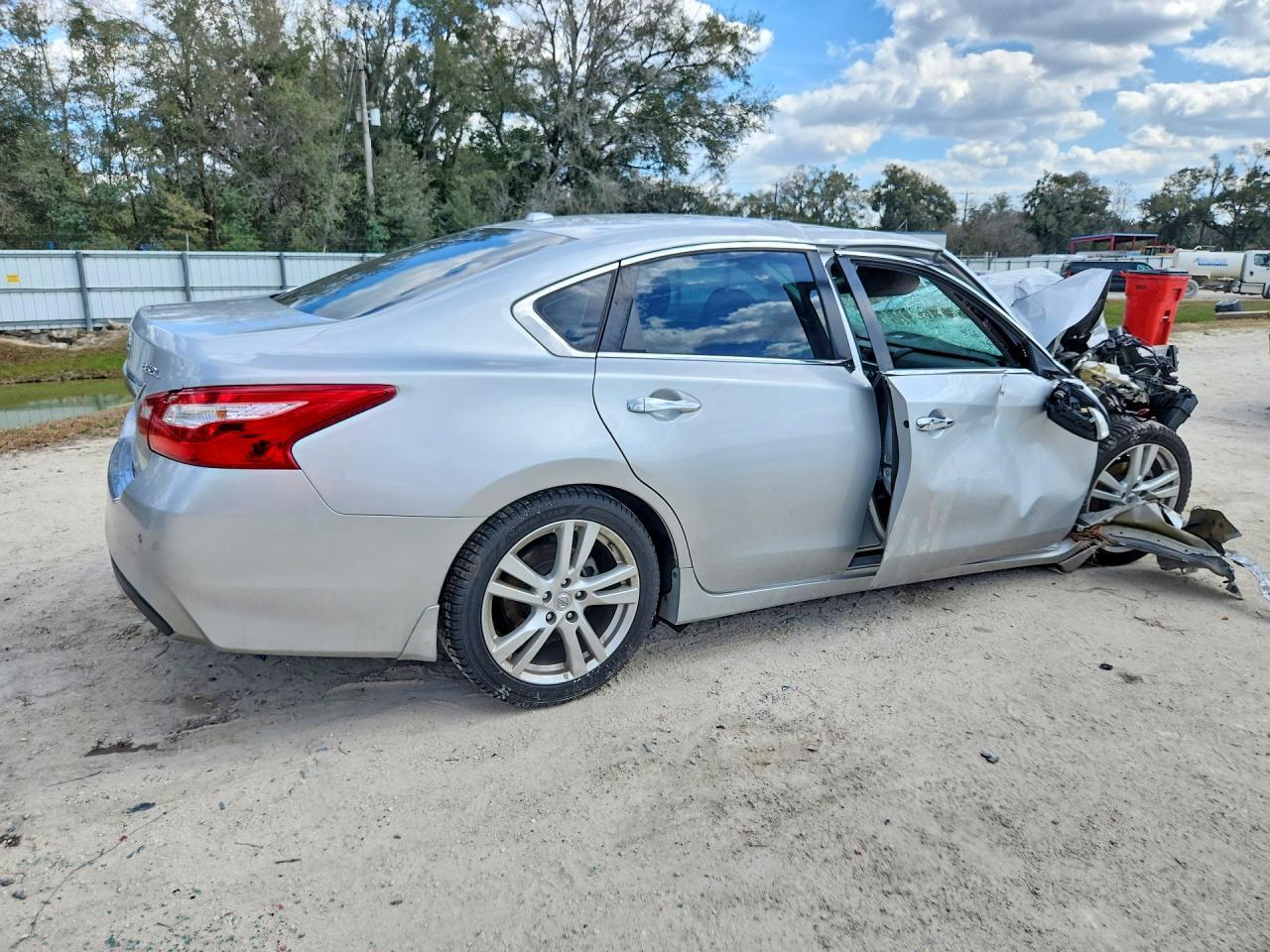 2016 NISSAN ALTIMA