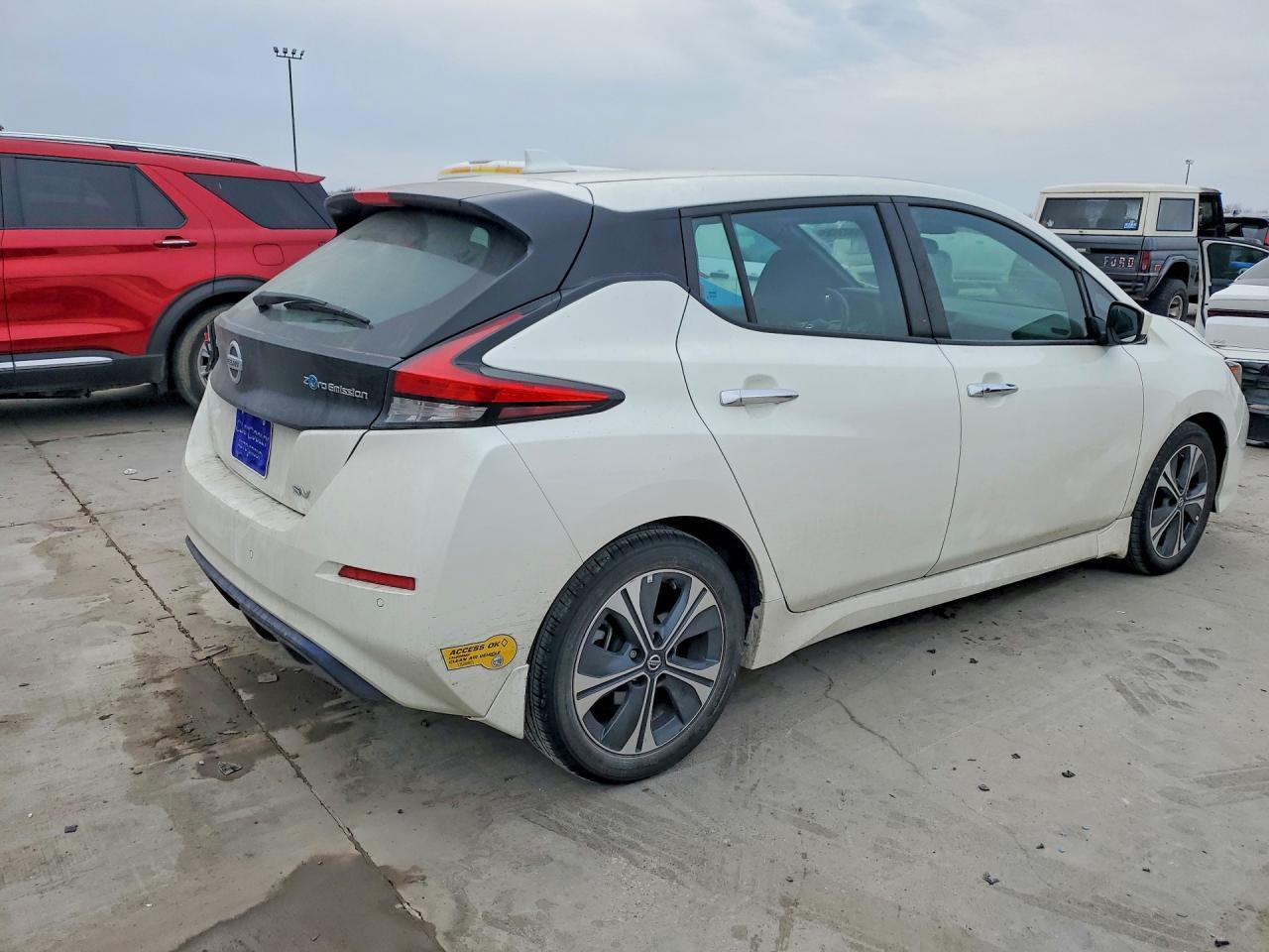 2022 NISSAN LEAF