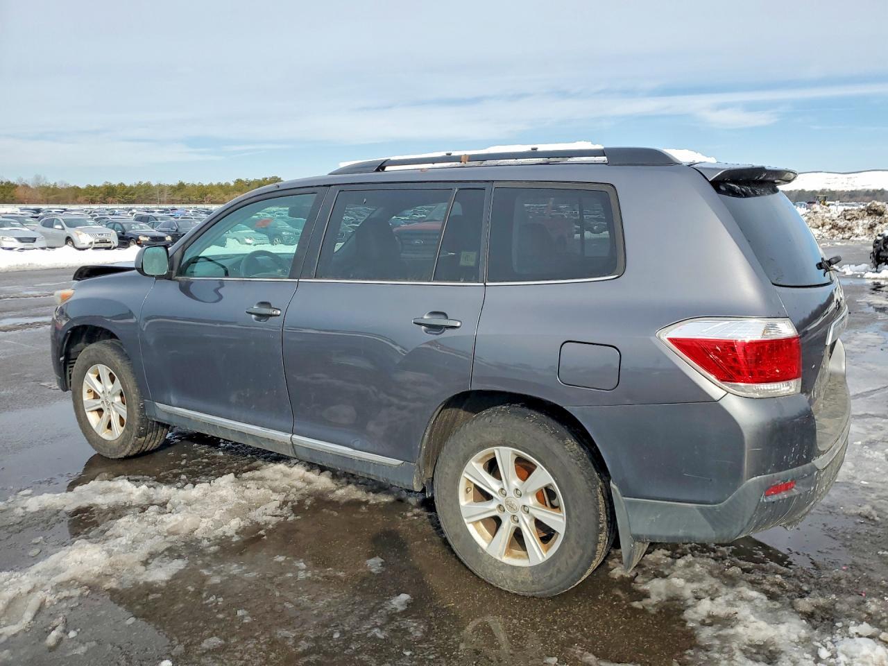 2013 TOYOTA HIGHLANDER